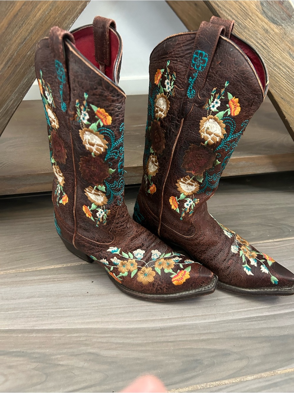 Macie Bean Women's Brown Embroidered “floral garden” heeled boots